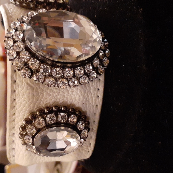 WHITE LEATHER CUFF WITH THREE STATIONS STONES BENDABLE CUFF - Picture 2 of 8